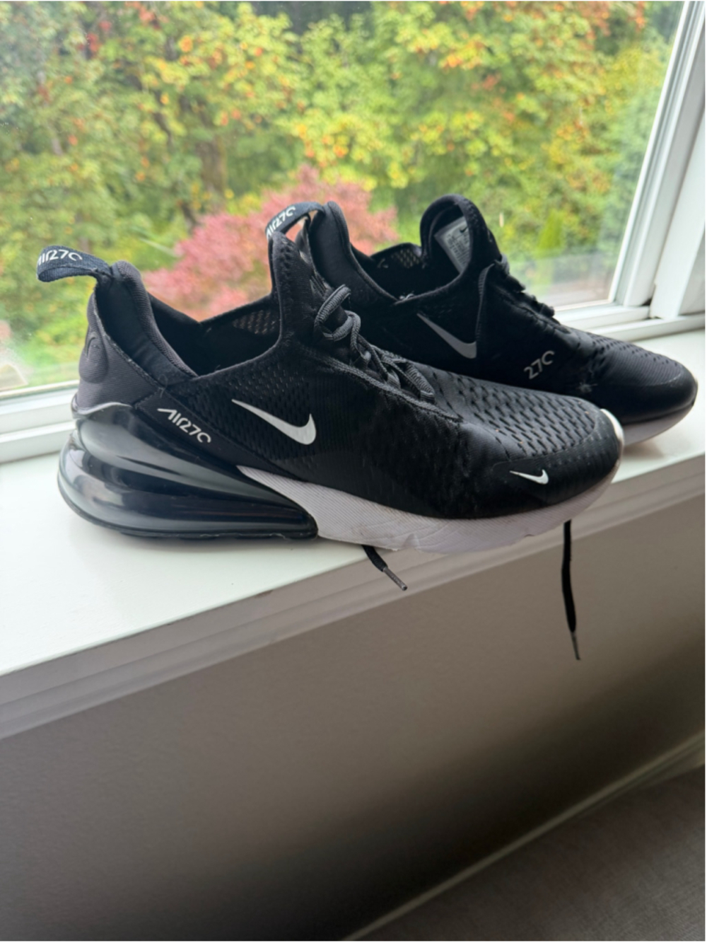 Men's Nike Air Max 270 Sneakers Size 10.5 Black and White